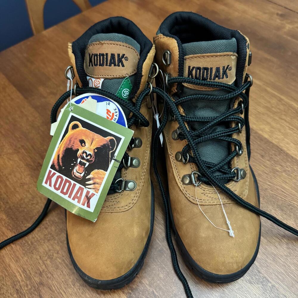 Kodiak Steel Toe Work Boots Women’s 7W Tan Leather CSA Certified NWT Safety
